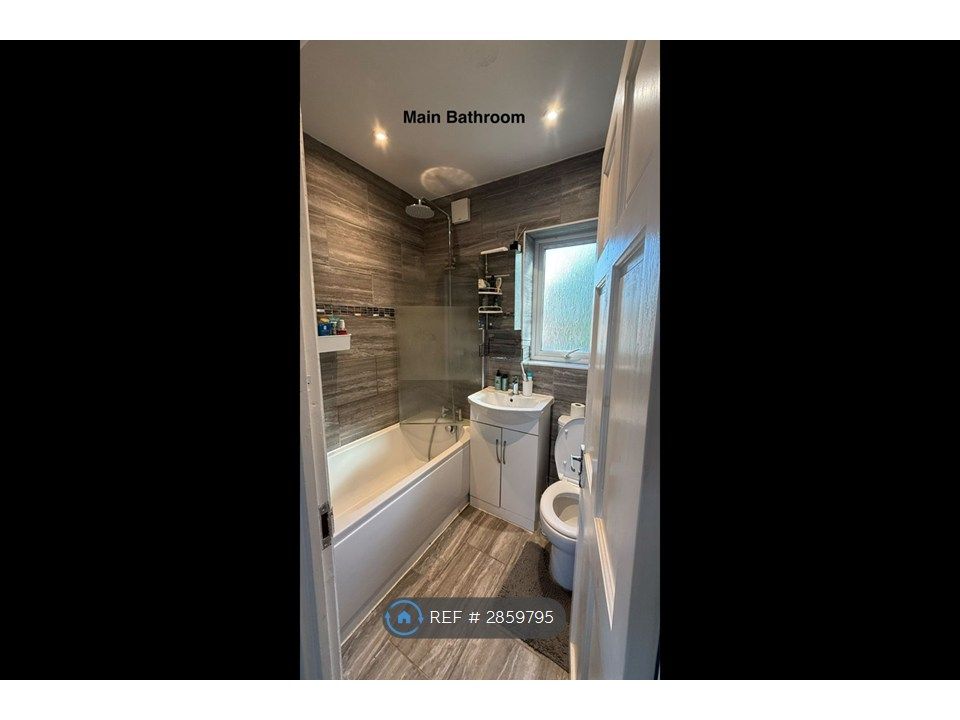 Property photo 3 of 11 Main Bathroom