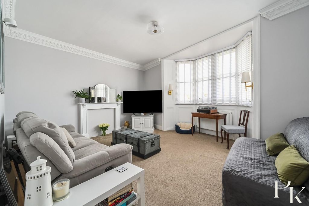 Property photo 2 of 17 Flt-6-Osbourne-Mansions-Bn3 (10) .Jpg