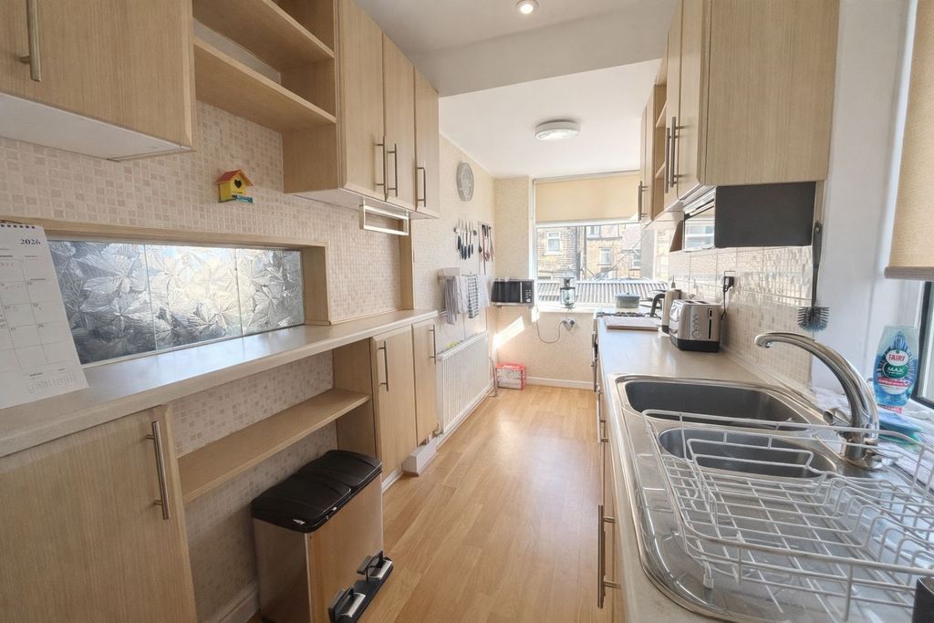 Property photo 3 of 12 Kitchen