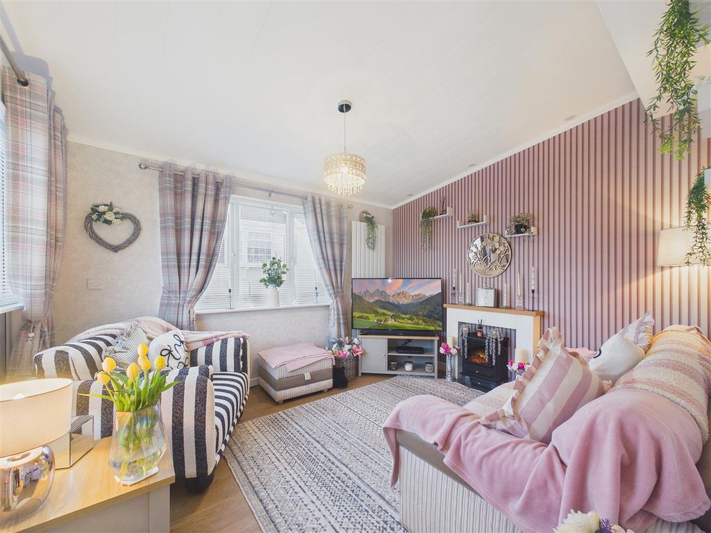 Property photo 2 of 17 Cam01407G0-Pr0131-Still001.Jpg