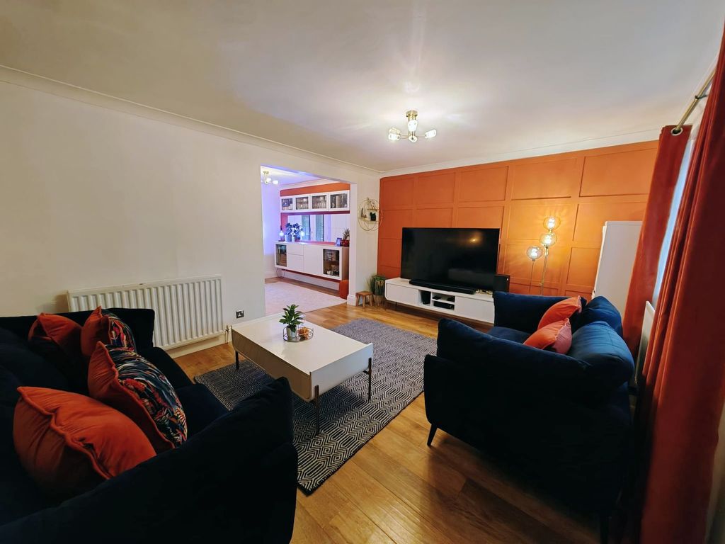 Property photo 2 of 23