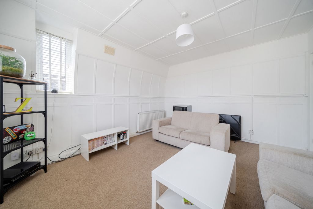 Property photo 3 of 16 1334634-8-6893544...