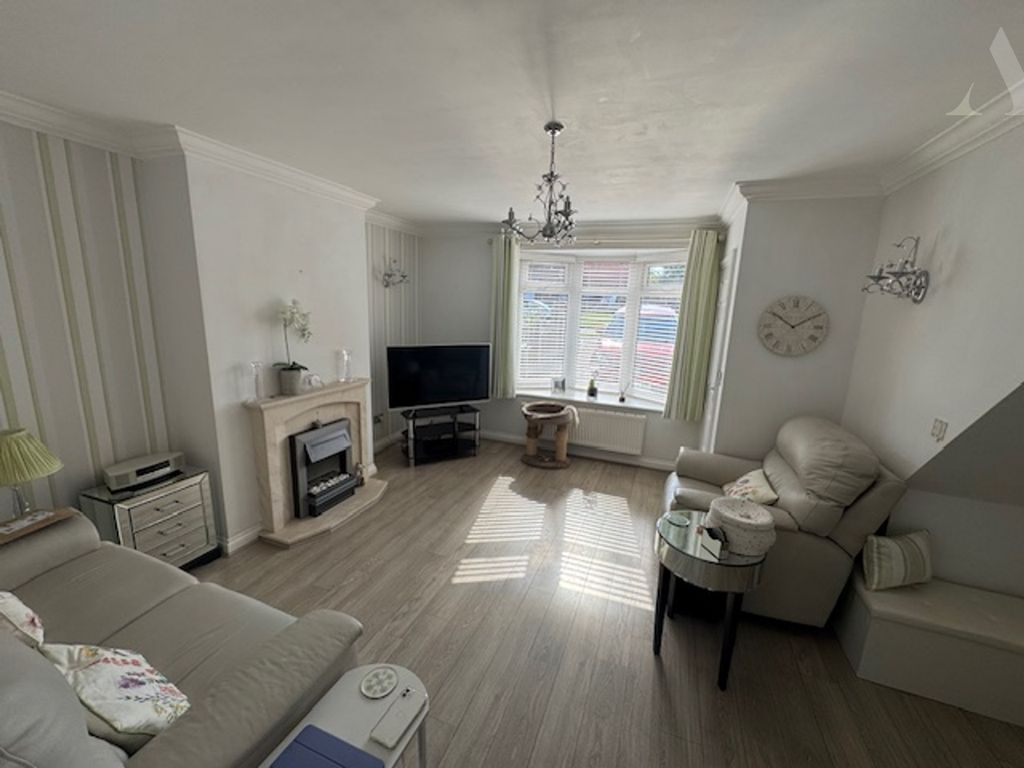 Property photo 2 of 16 60 Bushbury Road Lounge.Jpeg