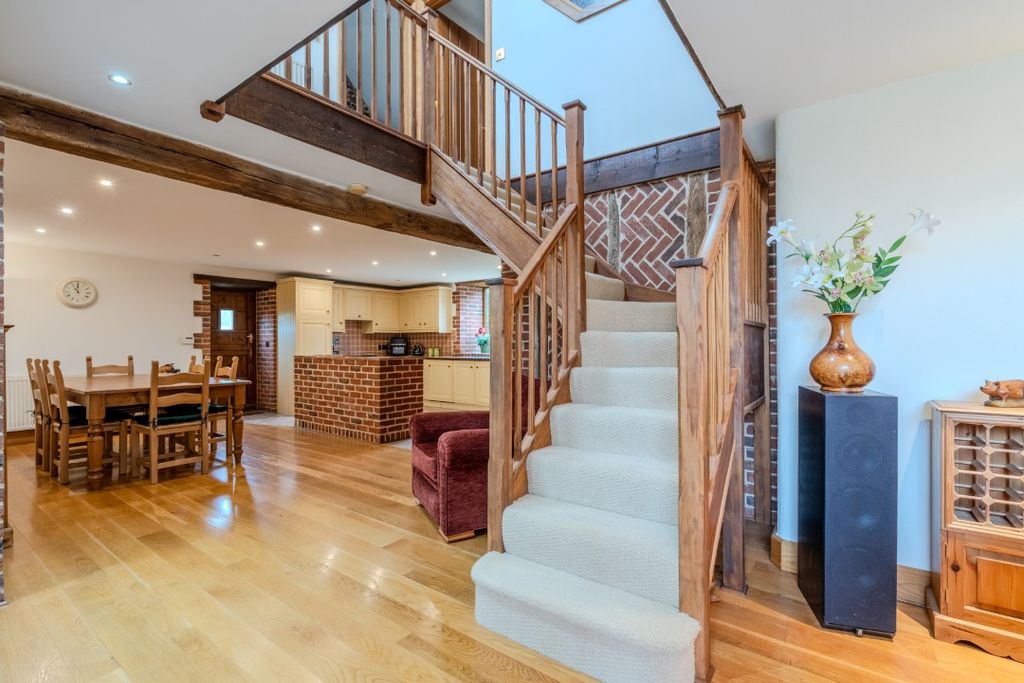 Property photo 2 of 26