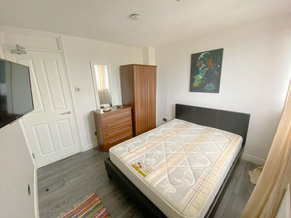 Property photo 3 of 4 Bedroom