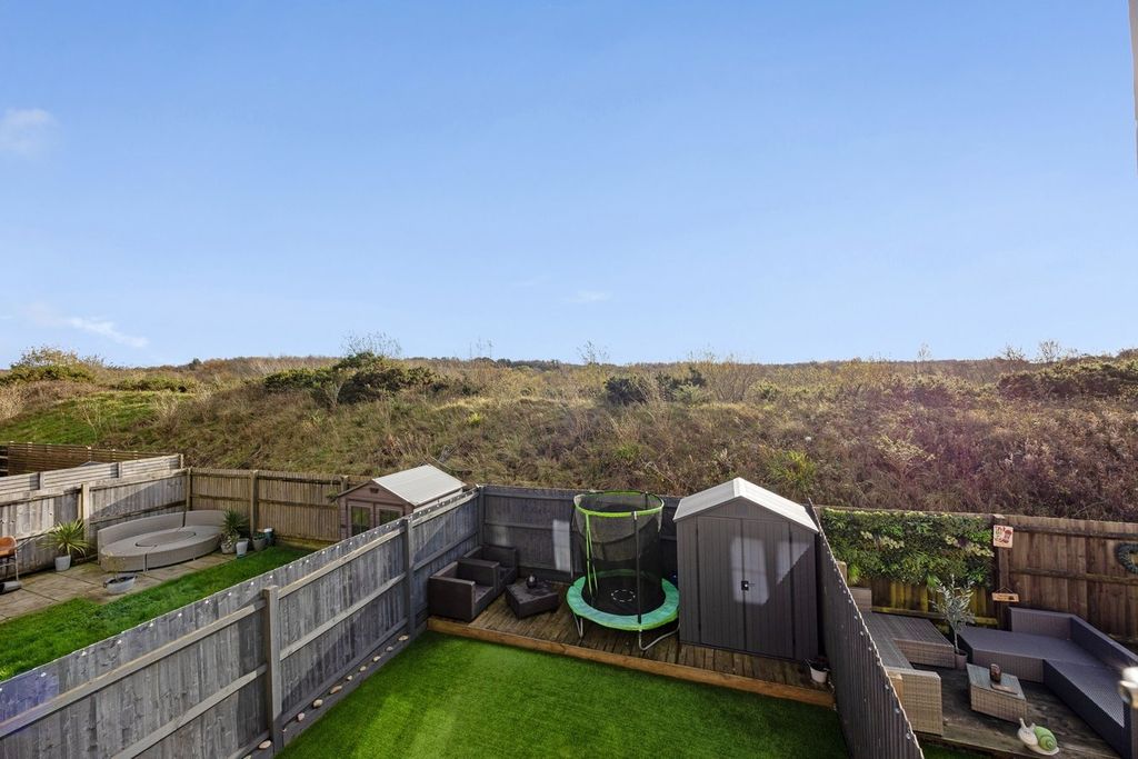 Property photo 2 of 30