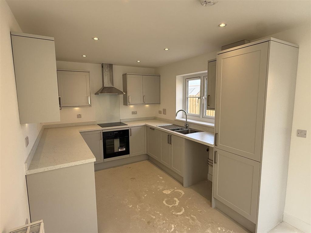 Property photo 3 of 14 Plot 314 Kitchen.Jpeg