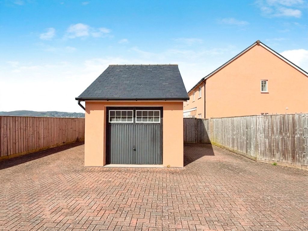 Property photo 2 of 23