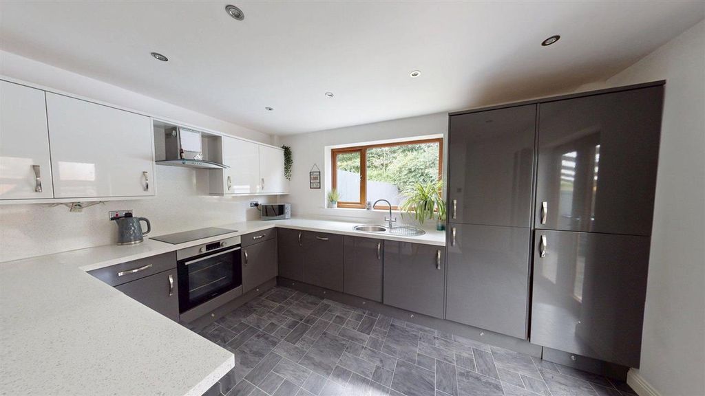 Property photo 2 of 17 Kitchen