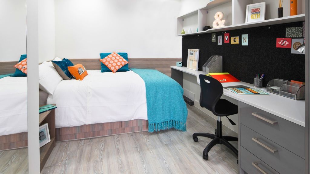 Property photo 1 of 10 Bedroom