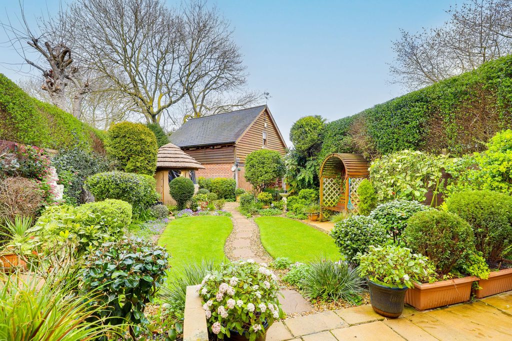 Property photo 2 of 33