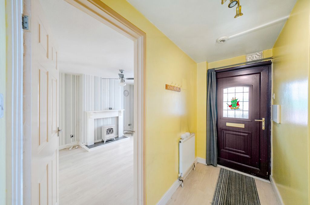 Property photo 2 of 11 1335523-1-6891Cad...