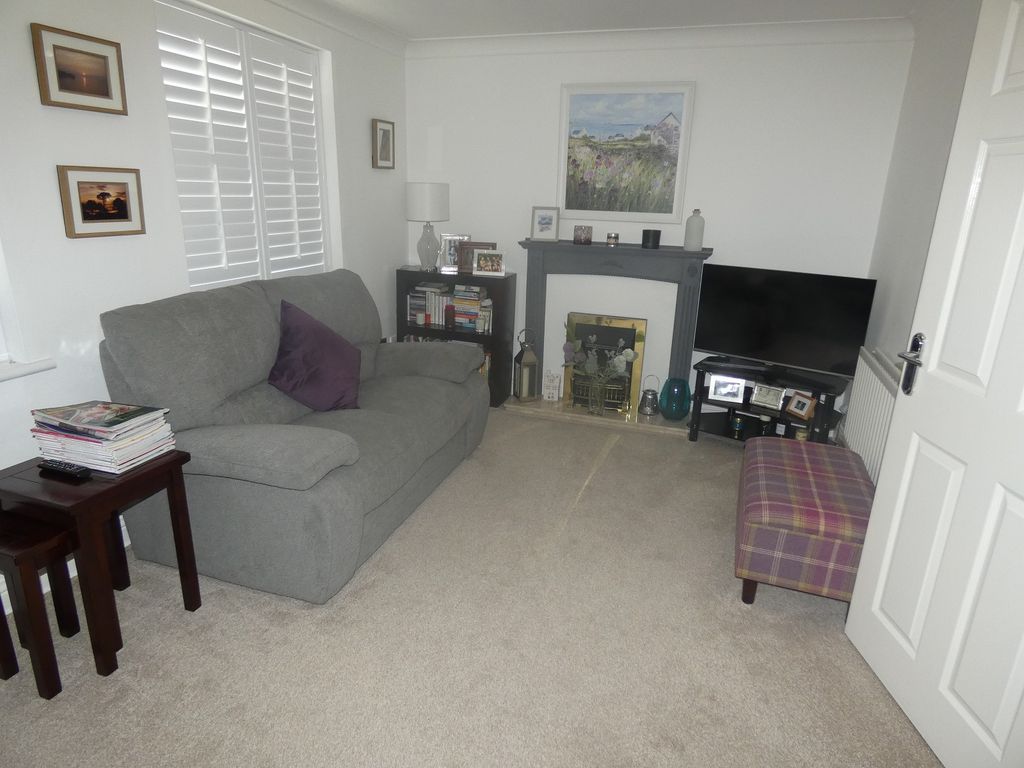 Property photo 2 of 19 Lounge