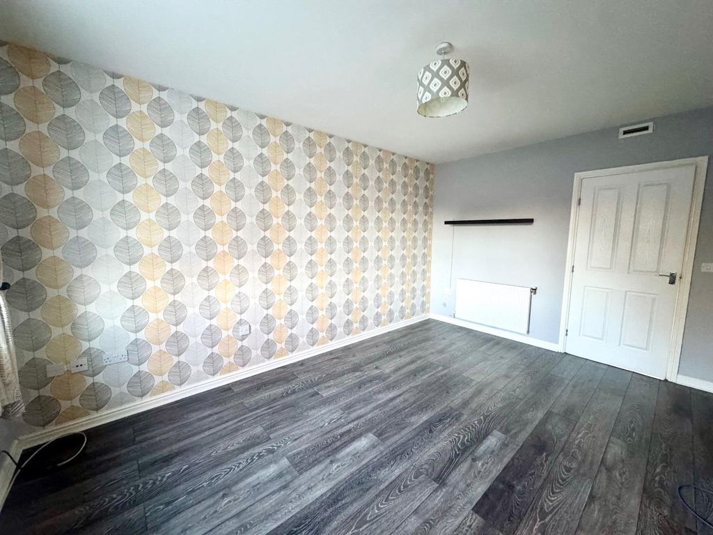 Property photo 2 of 11 Lounge