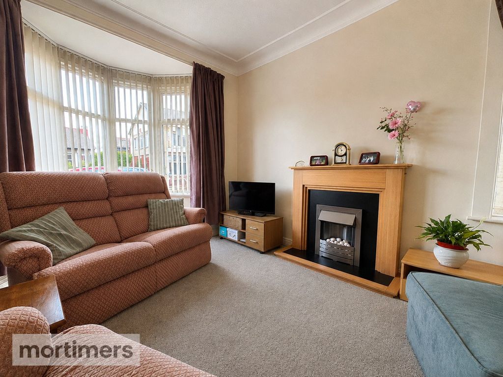 Property photo 2 of 11 Living Room