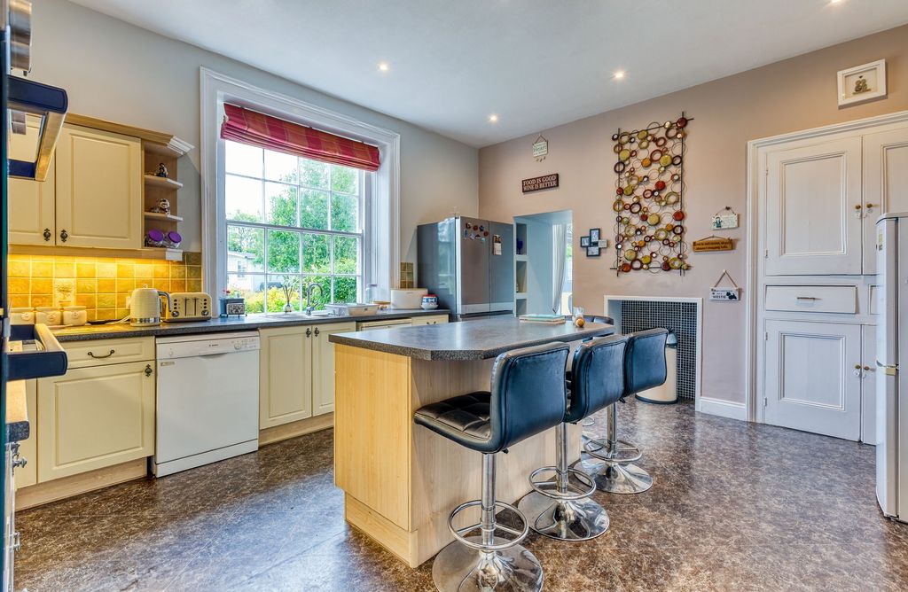 Property photo 2 of 46