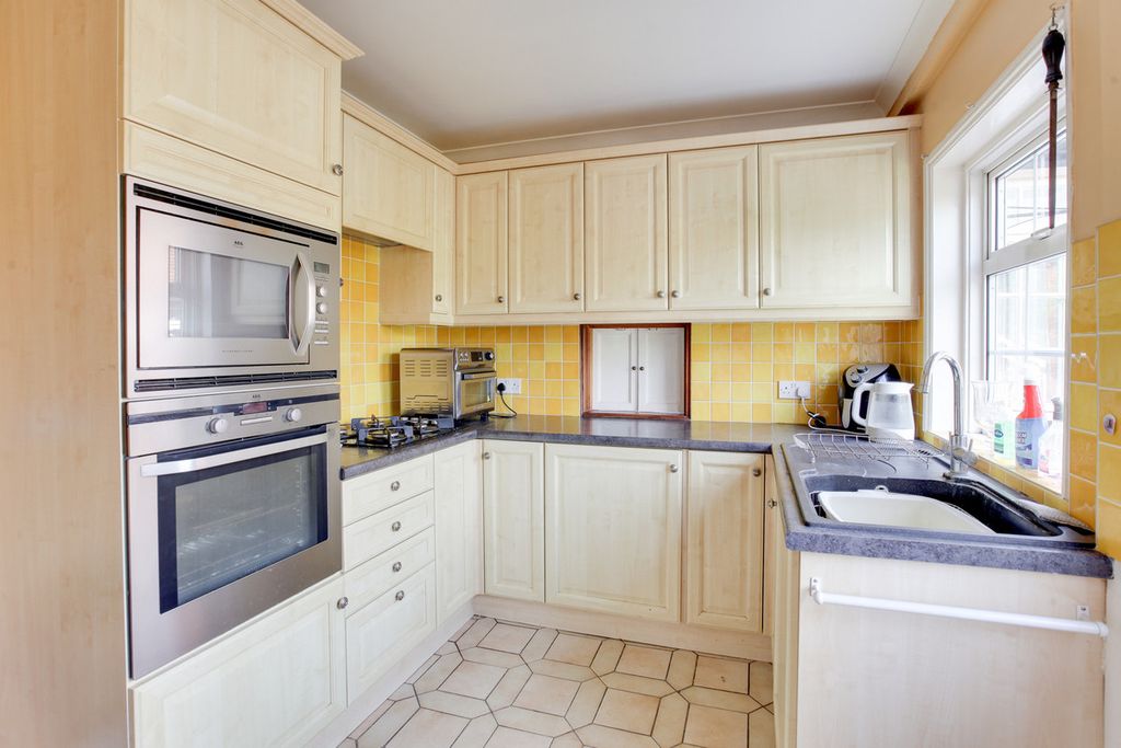 Additional image 11 of 3 bed detached house for saleSt John's Avenue, Essex CM17