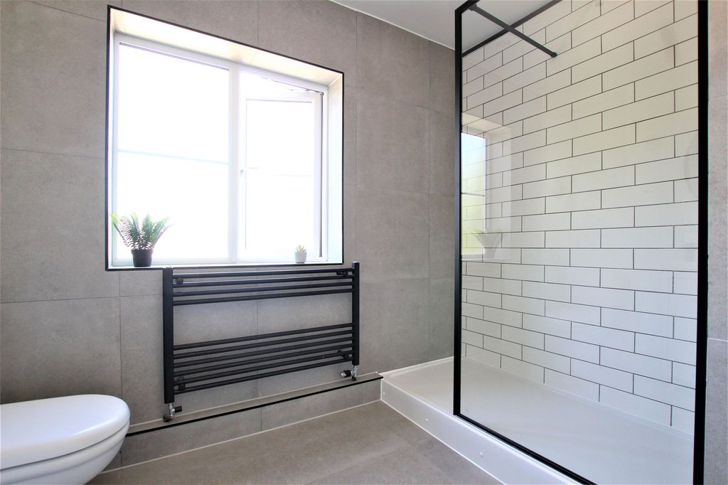 Property photo 2 of 10 Photo 3