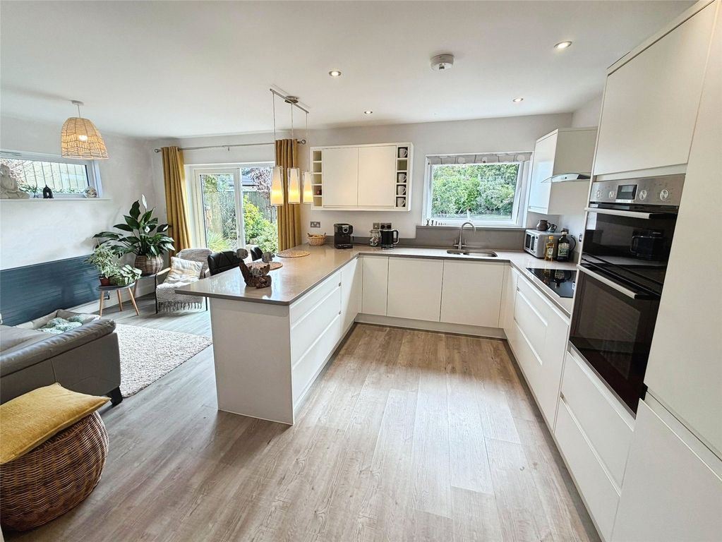 Property photo 2 of 20 Kitchen