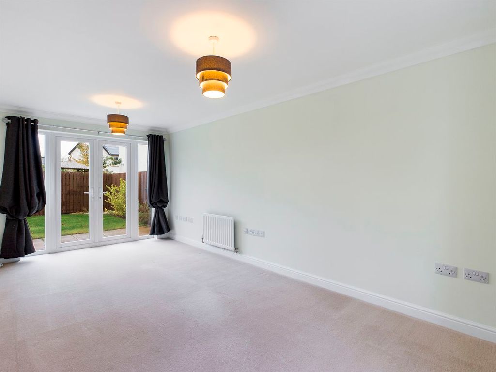 Property photo 2 of 10 Living Room