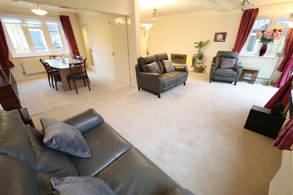 Property photo 2 of 31 Pcn Living Room ii.Jpg