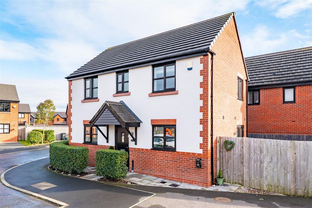 Property photo 1 of 33 Front External