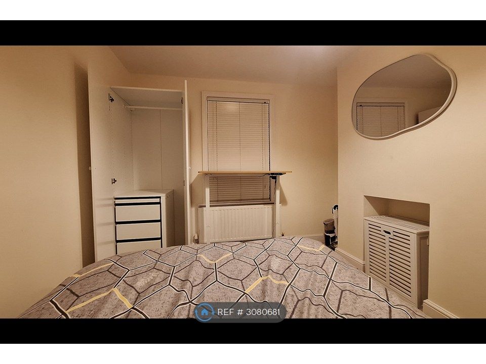 Property photo 3 of 10 Master Bedroom
