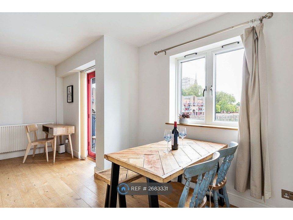 Property photo 3 of 31