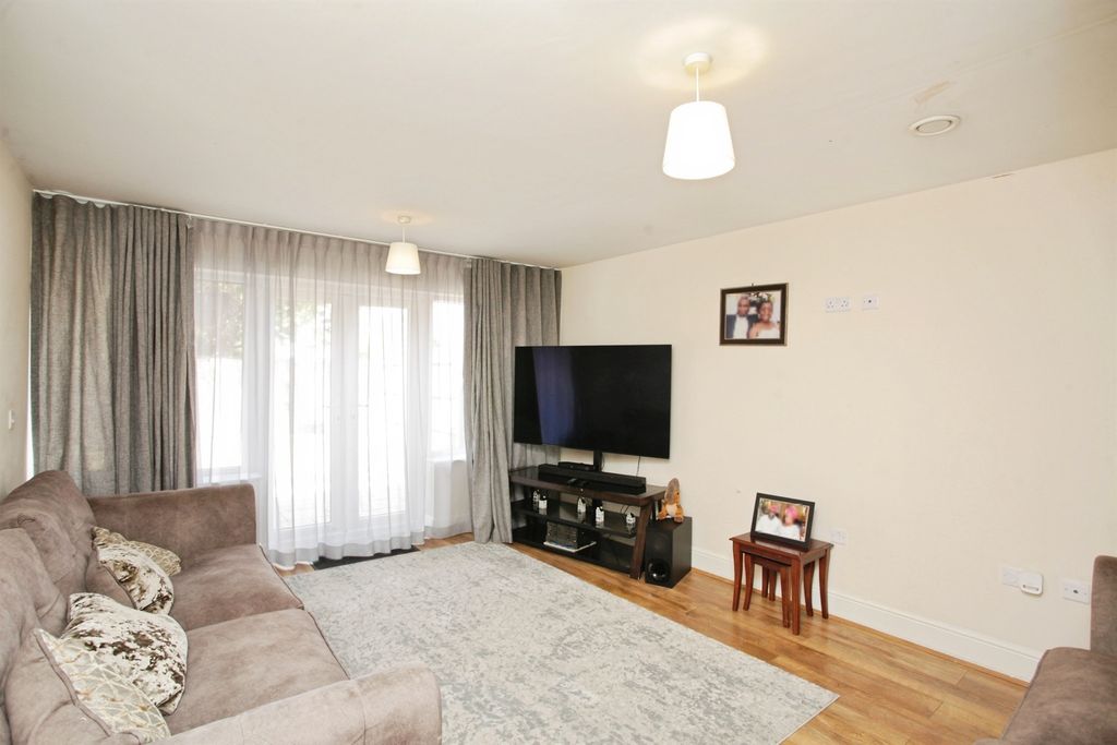 Property photo 3 of 20