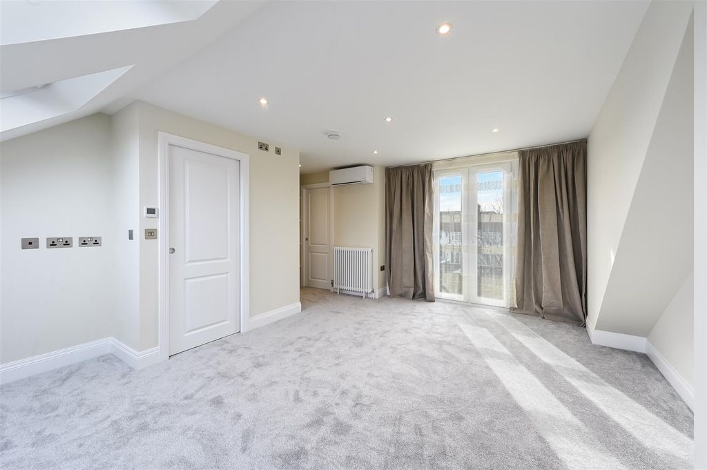 Property photo 2 of 11 Lower Morden (8).Jpg