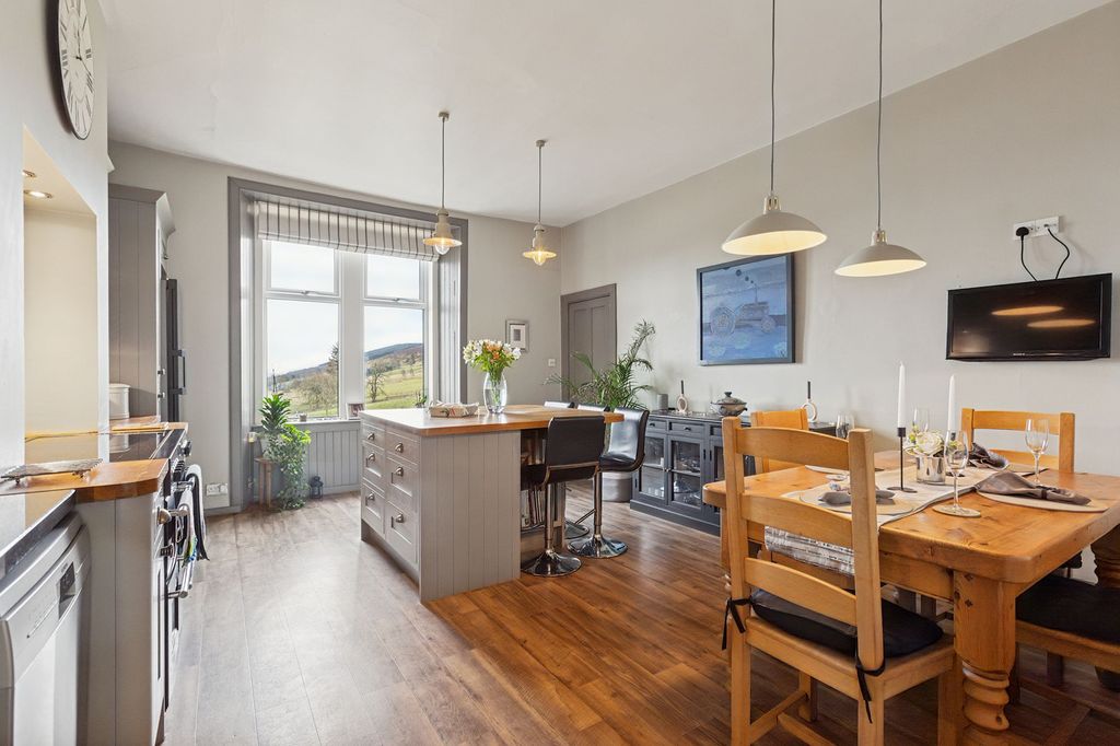 Property photo 2 of 38