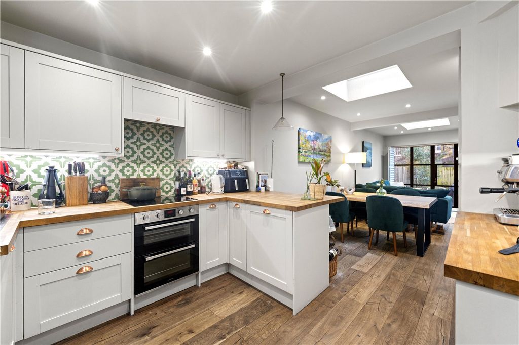 Property photo 2 of 10 Picture No. 15