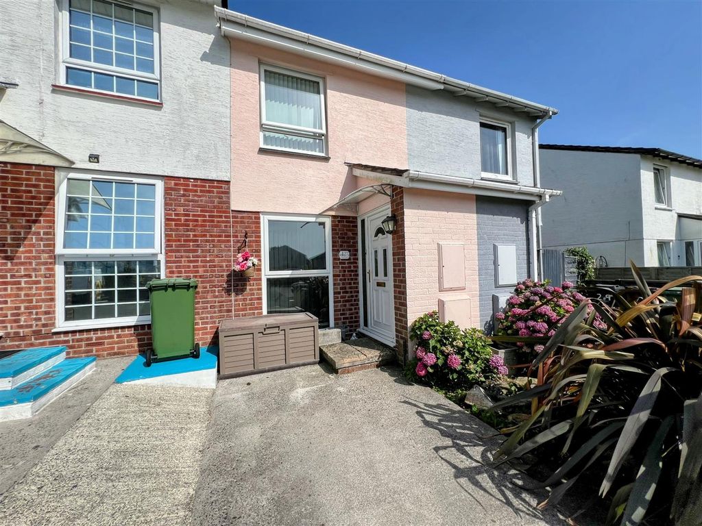 Property photo 1 of 14 Neal Close, Plympton, Plymouth Pl7 1Yy