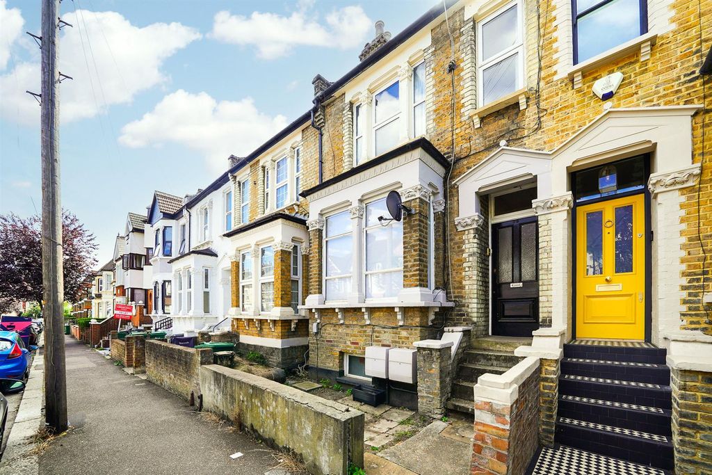 Property photo 1 of 9 39A Folkestone Rd-13_Web.Jpg
