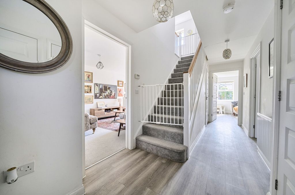 Property photo 3 of 15 1453327-10-69Ef8c...