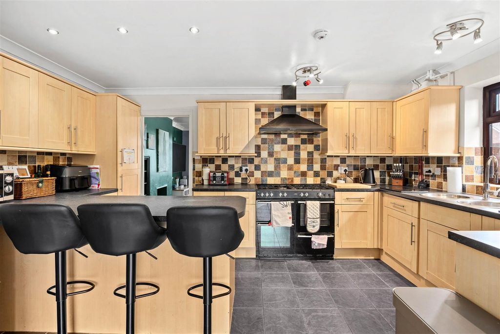 Property photo 2 of 22 Kitchen/Dining