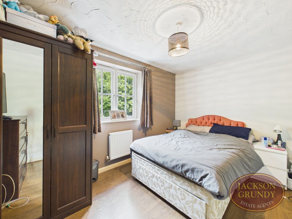 Property photo 3 of 11 Clevedon Court