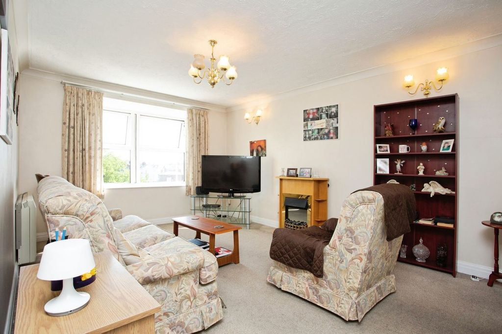 Property photo 2 of 16