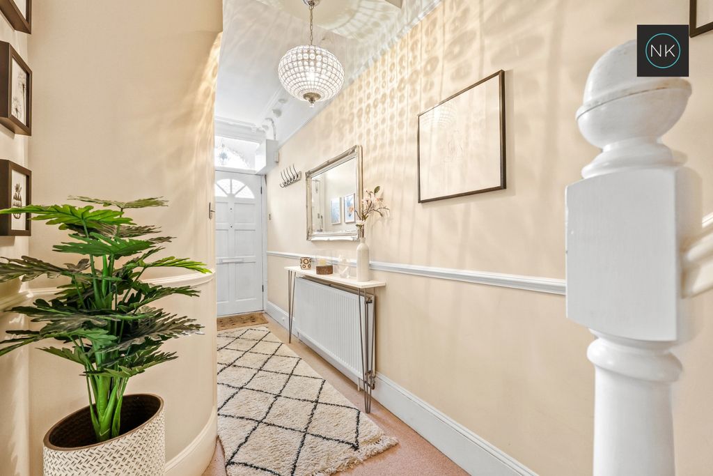 Property photo 2 of 26 5295783