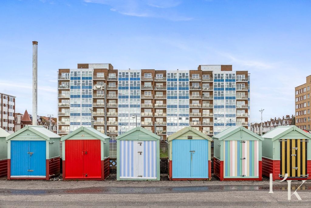 Property photo 3 of 23 Kingsway, 215, Channings, 84-022.Jpg