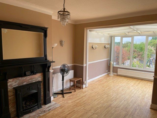 Property photo 3 of 10 Lounge 2