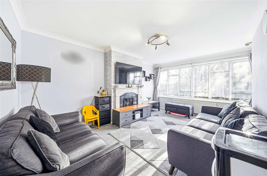 Property photo 2 of 13 Lounge