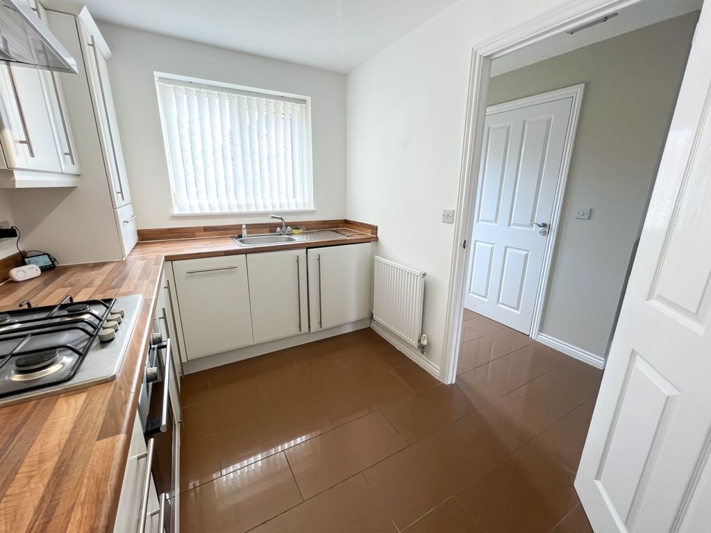 Property photo 3 of 15 Kitchen