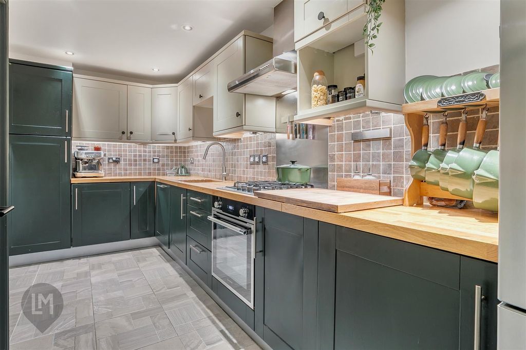Property photo 2 of 5 Kitchen