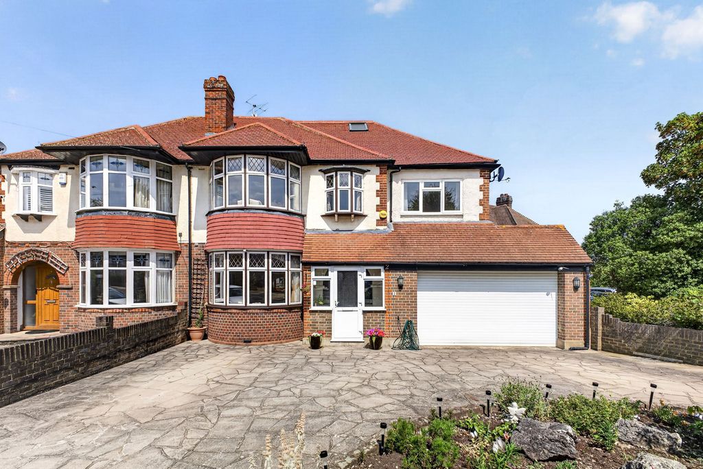 Property photo 1 of 32