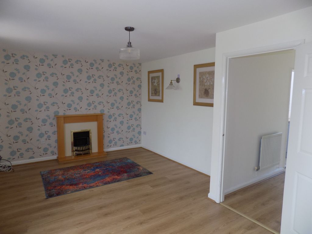 Property photo 2 of 10 B Living Room