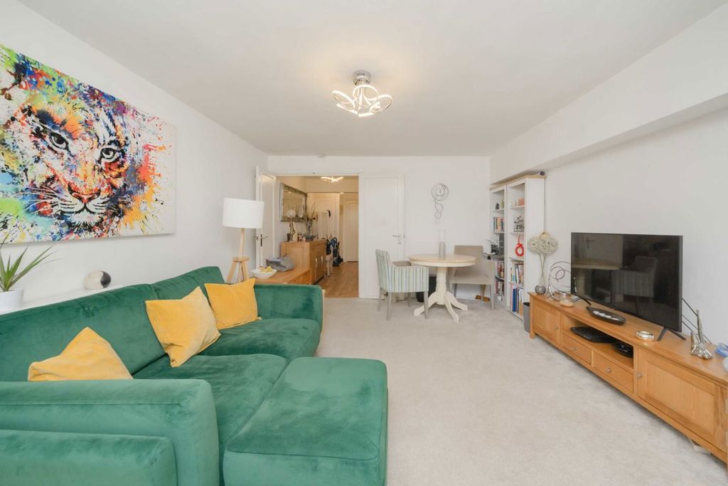 Property photo 3 of 6