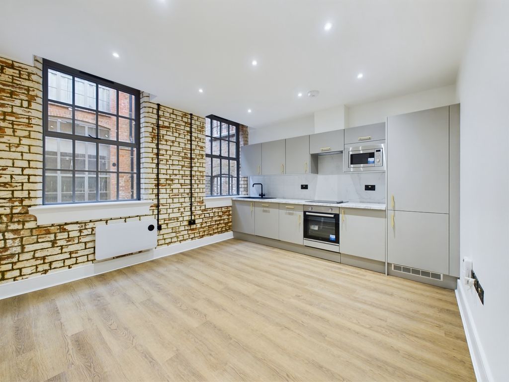 Property photo 2 of 8 Kitchen/Lounge