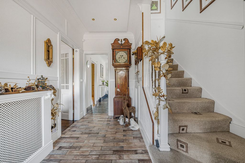 Property photo 2 of 32 Picture No. 92