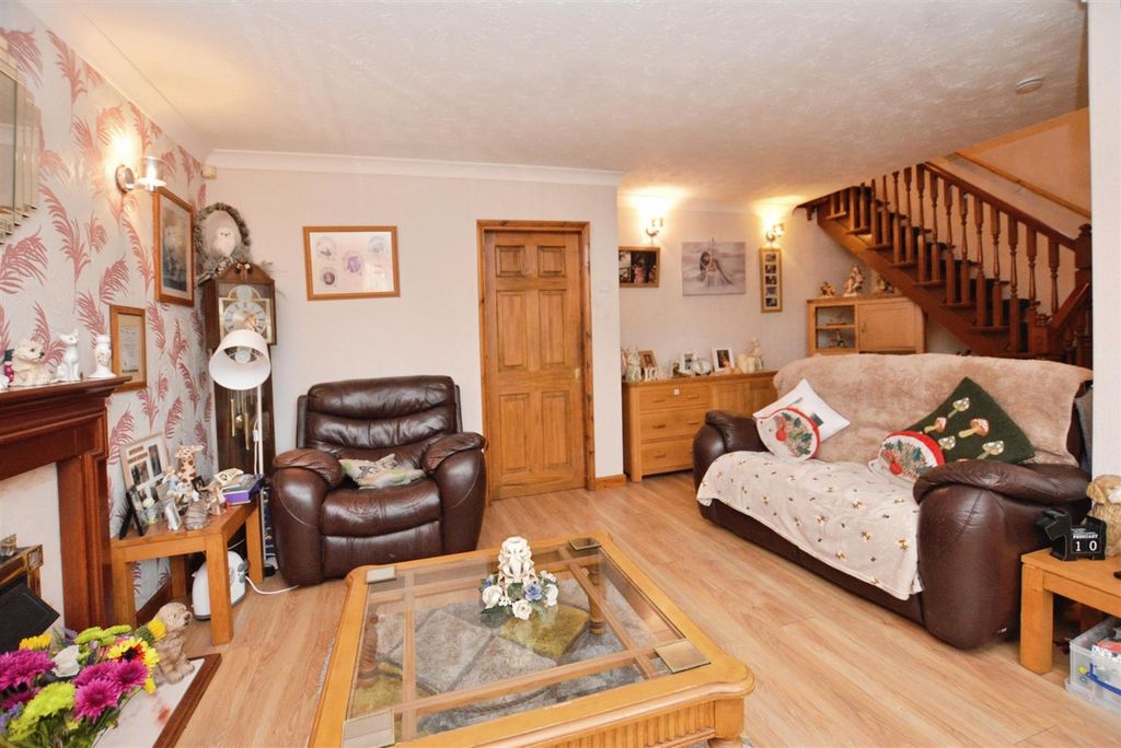 Property photo 3 of 22 Living Room